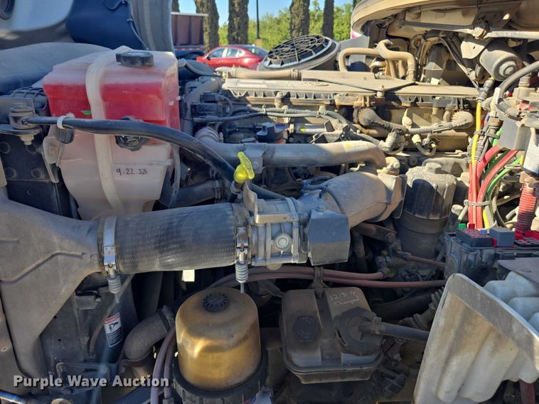 image for item DH8683 2013 Freightliner Business Class M2 semi truck