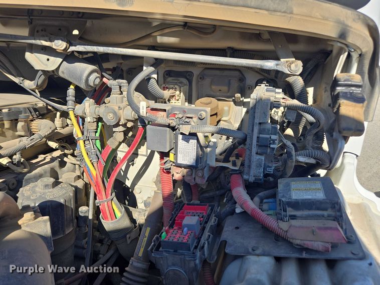 image for item DH8683 2013 Freightliner Business Class M2 semi truck