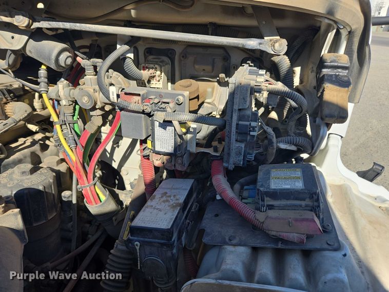 image for item DH8683 2013 Freightliner Business Class M2 semi truck