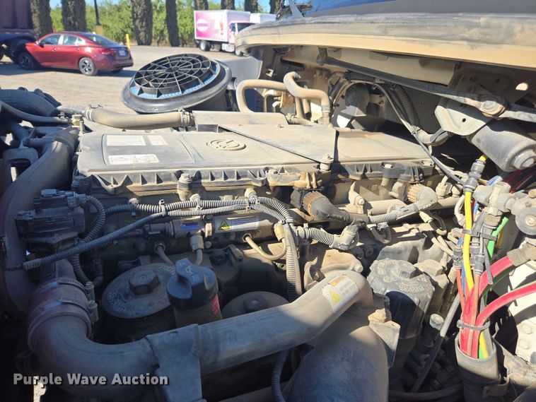 image for item DH8683 2013 Freightliner Business Class M2 semi truck