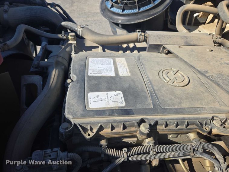 image for item DH8683 2013 Freightliner Business Class M2 semi truck