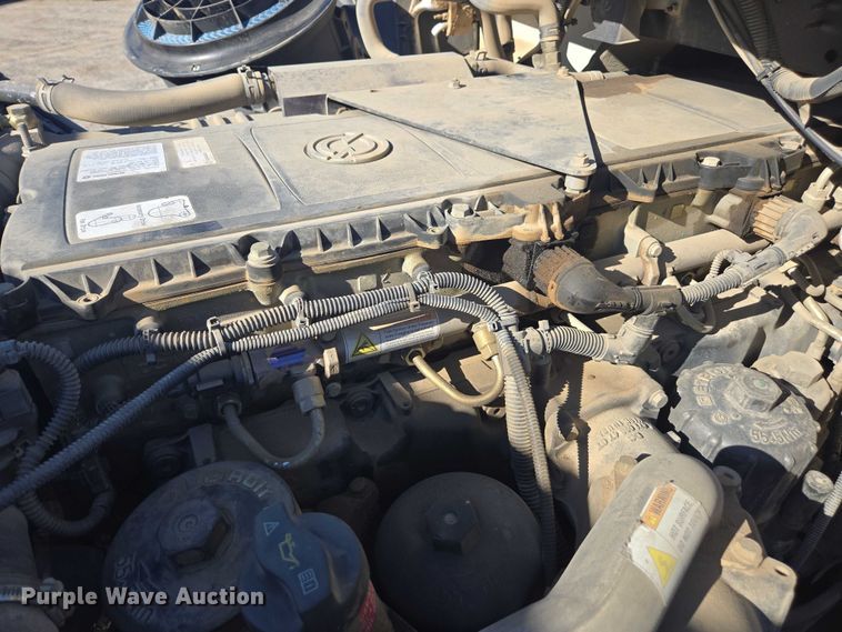 image for item DH8683 2013 Freightliner Business Class M2 semi truck