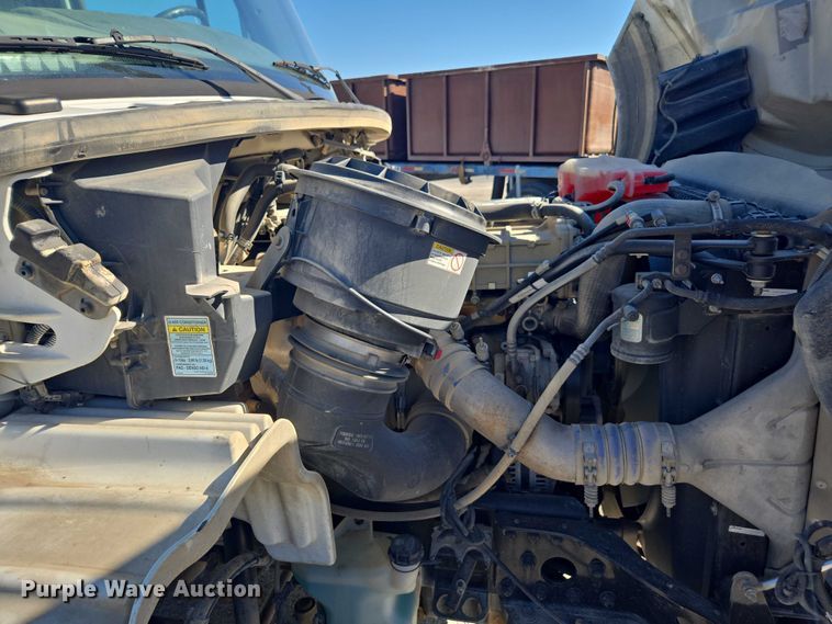 image for item DH8683 2013 Freightliner Business Class M2 semi truck