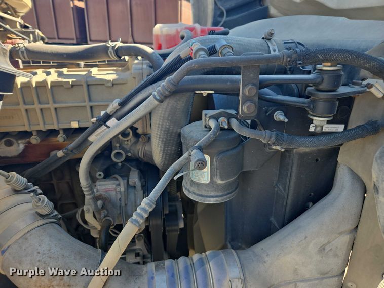 image for item DH8683 2013 Freightliner Business Class M2 semi truck