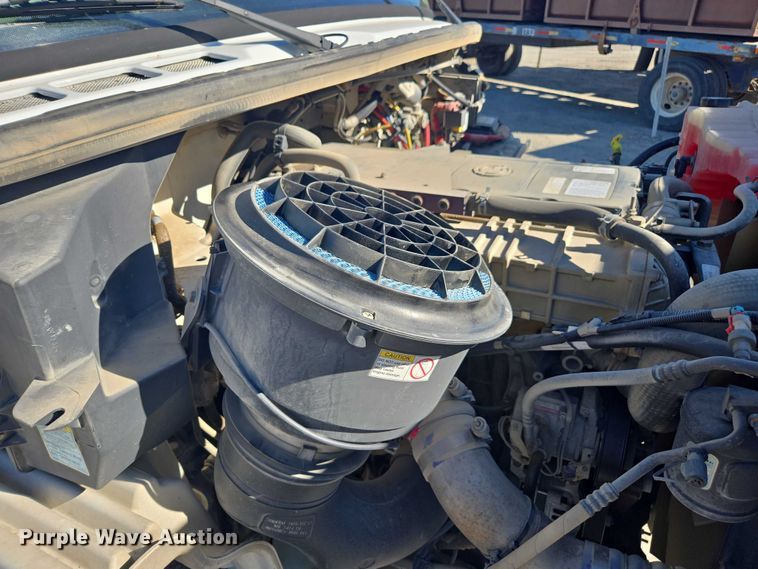 image for item DH8683 2013 Freightliner Business Class M2 semi truck