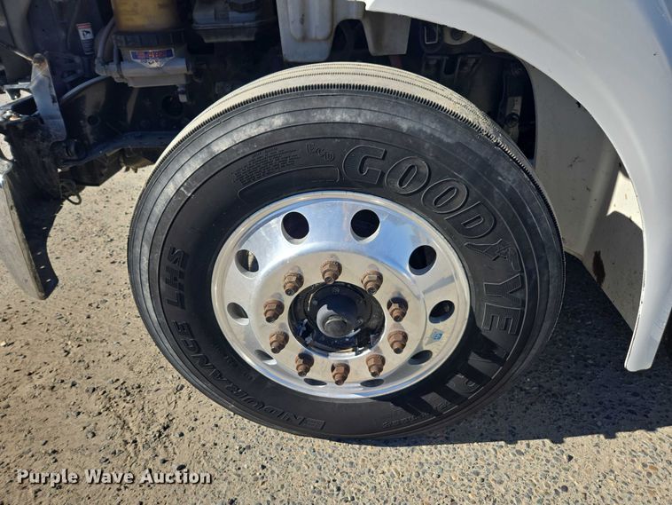 image for item DH8683 2013 Freightliner Business Class M2 semi truck