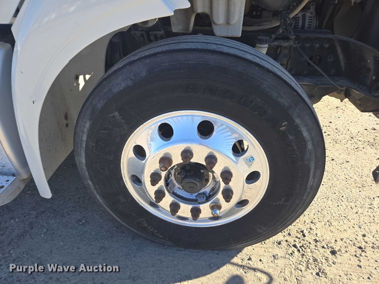 image for item DH8683 2013 Freightliner Business Class M2 semi truck