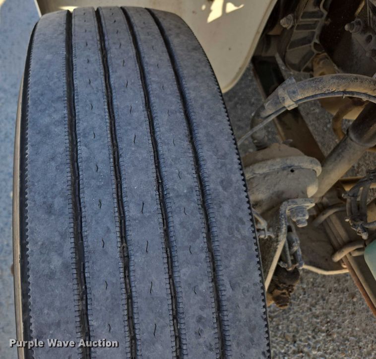 image for item DH8683 2013 Freightliner Business Class M2 semi truck