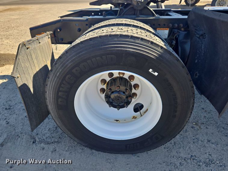 image for item DH8683 2013 Freightliner Business Class M2 semi truck