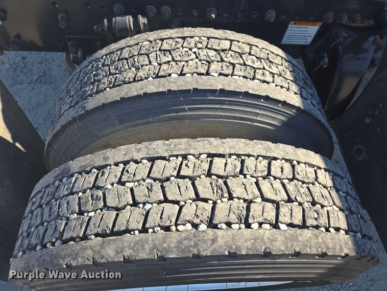 image for item DH8683 2013 Freightliner Business Class M2 semi truck