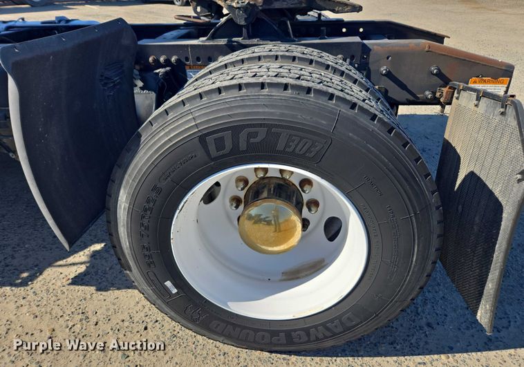 image for item DH8683 2013 Freightliner Business Class M2 semi truck