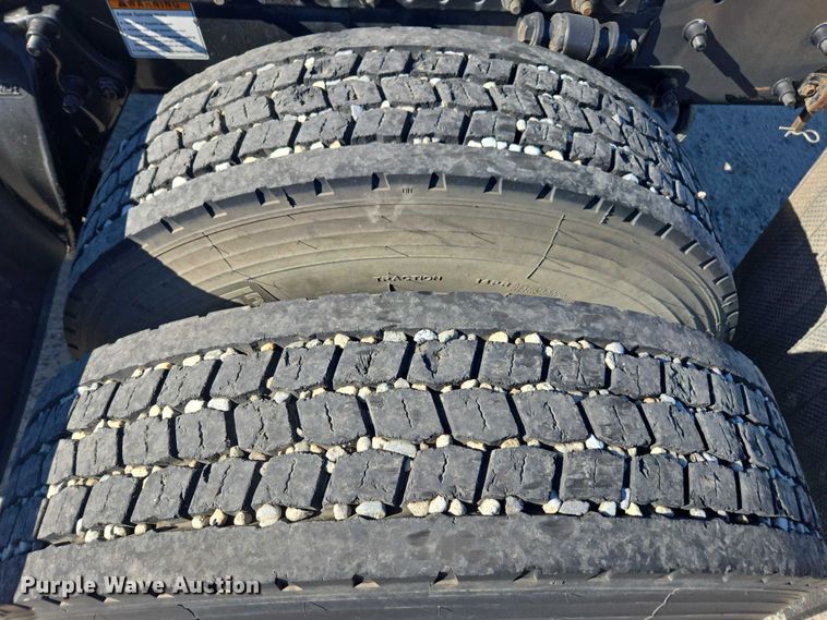 image for item DH8683 2013 Freightliner Business Class M2 semi truck