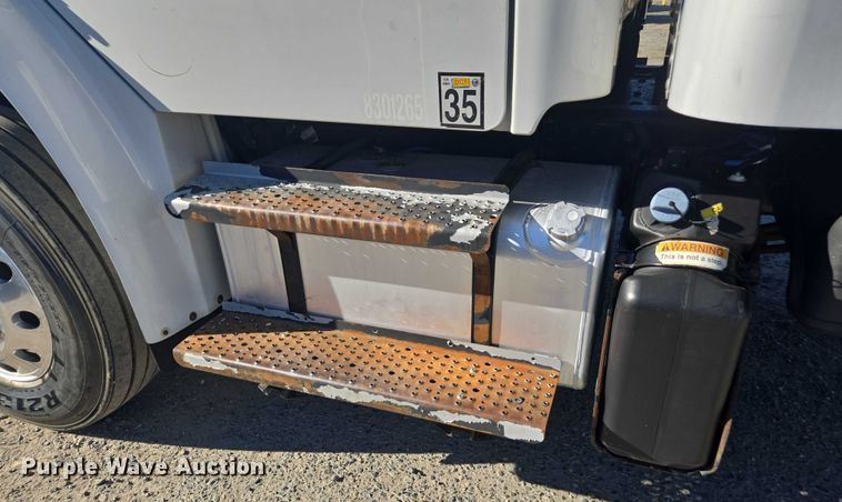 image for item DH8684 2014 Freightliner Business Class M2 box truck