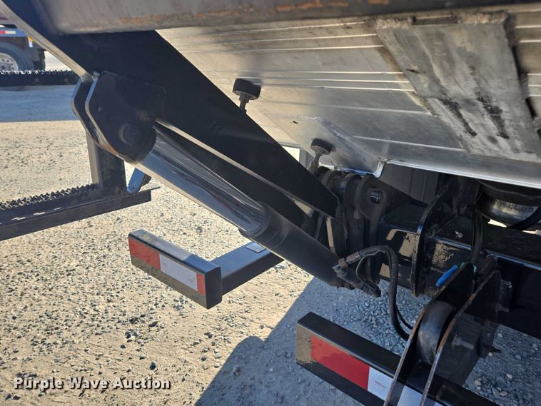 image for item DH8684 2014 Freightliner Business Class M2 box truck