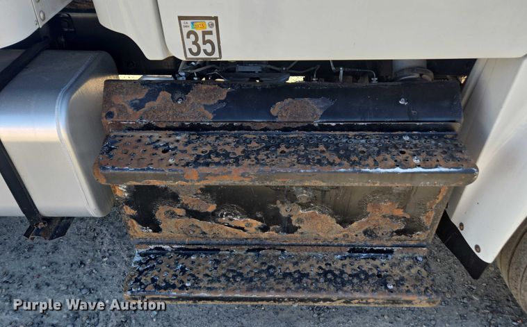 image for item DH8684 2014 Freightliner Business Class M2 box truck