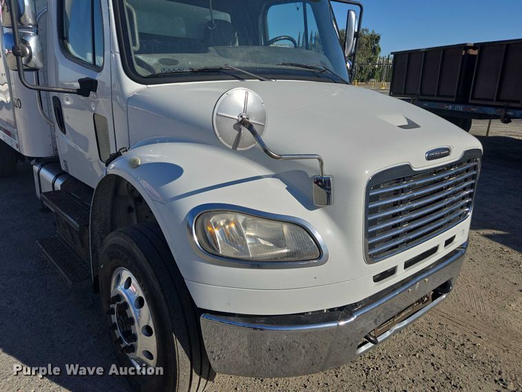 image for item DH8684 2014 Freightliner Business Class M2 box truck