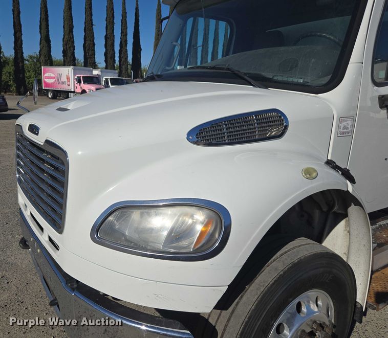 image for item DH8684 2014 Freightliner Business Class M2 box truck