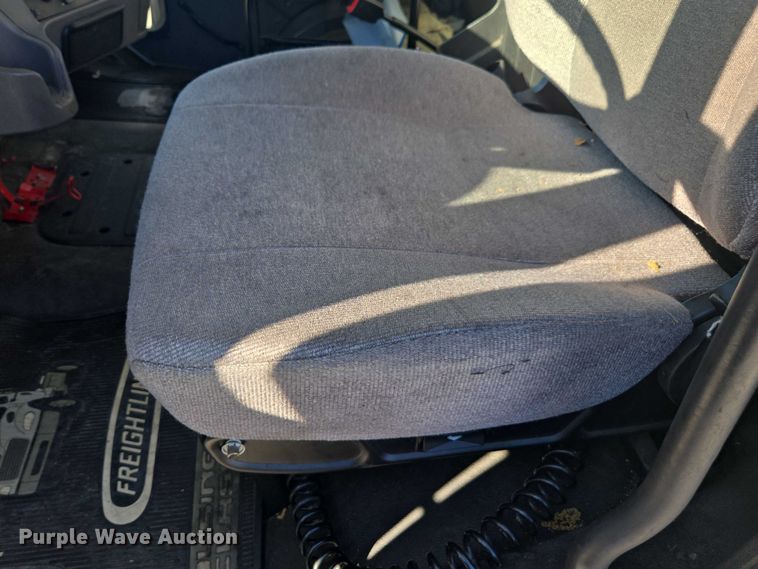 image for item DH8684 2014 Freightliner Business Class M2 box truck