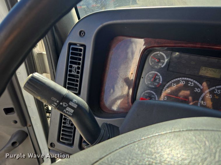 image for item DH8684 2014 Freightliner Business Class M2 box truck