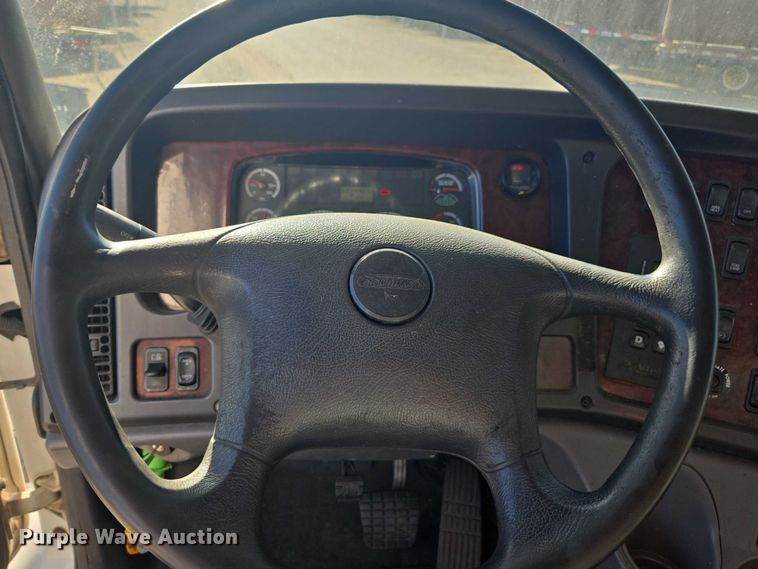 image for item DH8684 2014 Freightliner Business Class M2 box truck