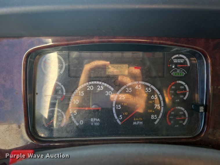 image for item DH8684 2014 Freightliner Business Class M2 box truck