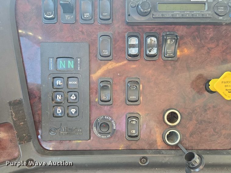 image for item DH8684 2014 Freightliner Business Class M2 box truck