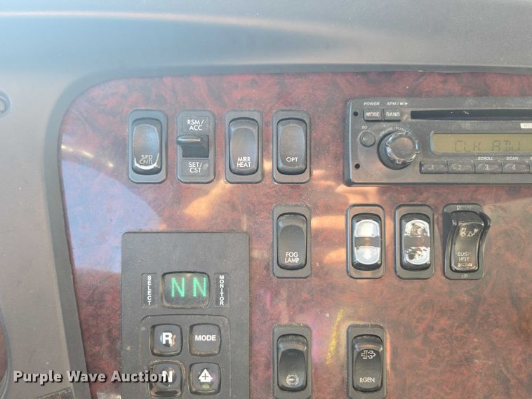 image for item DH8684 2014 Freightliner Business Class M2 box truck