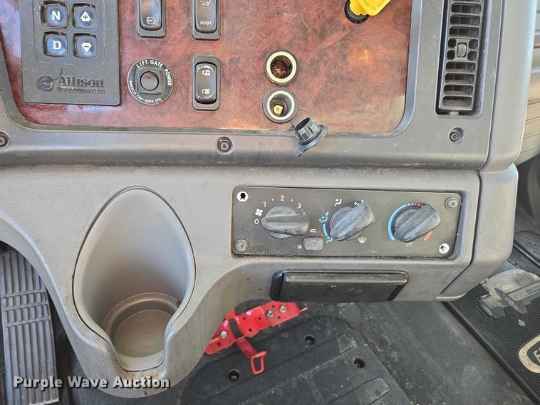 image for item DH8684 2014 Freightliner Business Class M2 box truck