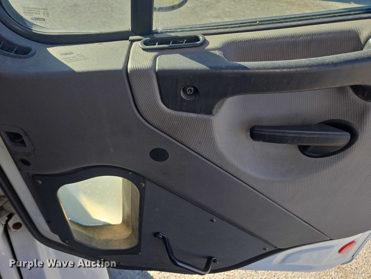 image for item DH8684 2014 Freightliner Business Class M2 box truck