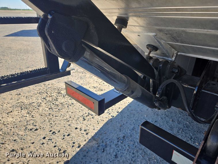 image for item DH8685 2013 Freightliner Business Class M2 box truck