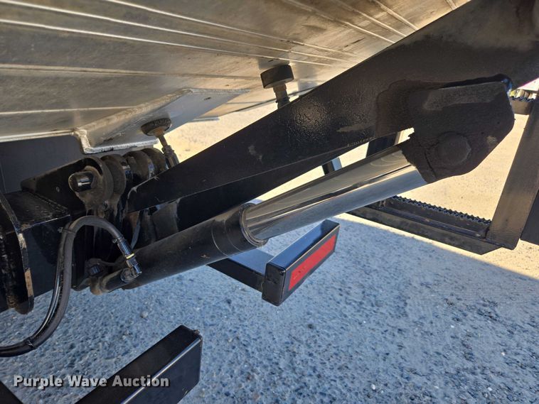 image for item DH8685 2013 Freightliner Business Class M2 box truck