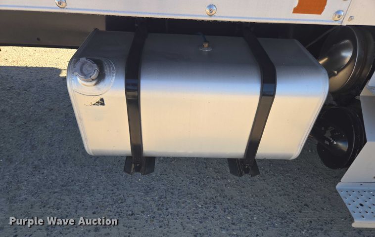 image for item DH8685 2013 Freightliner Business Class M2 box truck