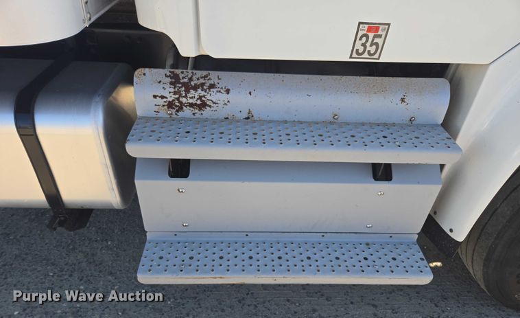 image for item DH8685 2013 Freightliner Business Class M2 box truck