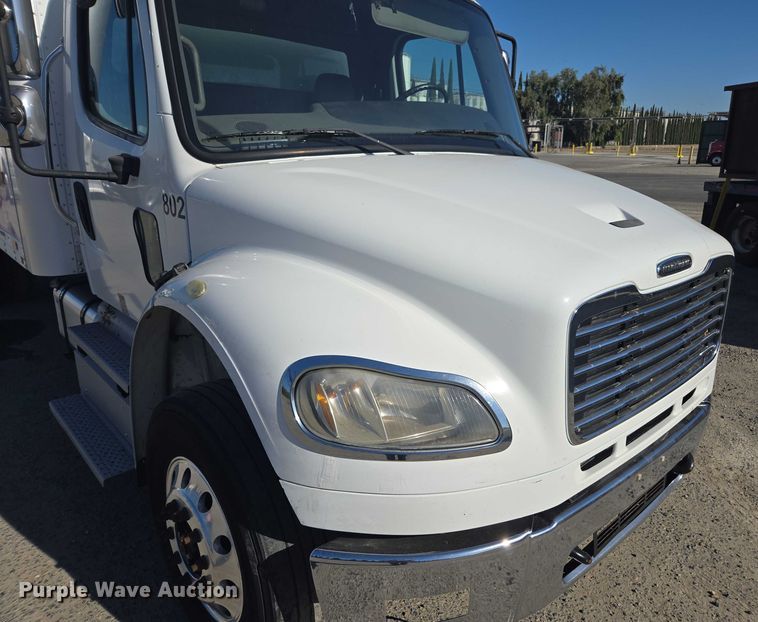 image for item DH8685 2013 Freightliner Business Class M2 box truck