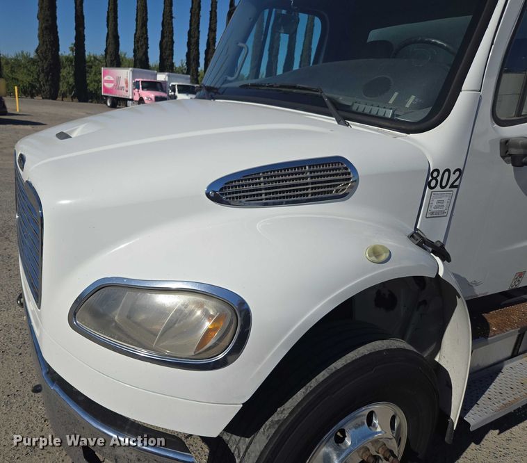 image for item DH8685 2013 Freightliner Business Class M2 box truck