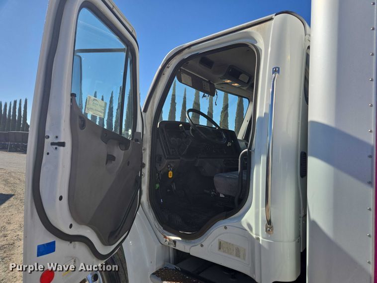 image for item DH8685 2013 Freightliner Business Class M2 box truck