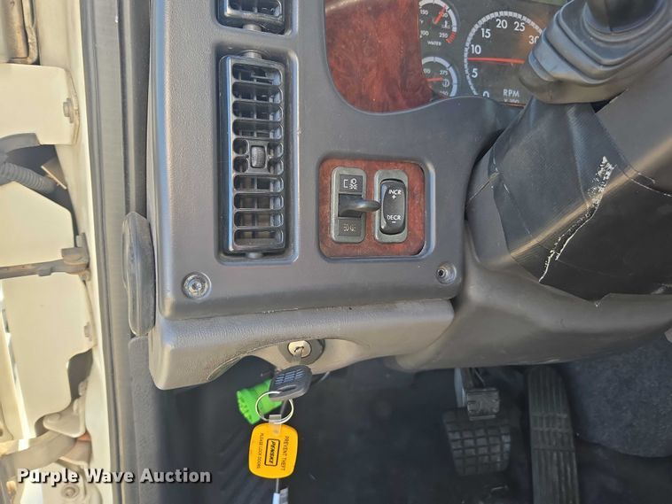 image for item DH8685 2013 Freightliner Business Class M2 box truck