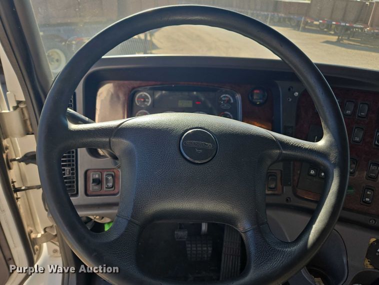 image for item DH8685 2013 Freightliner Business Class M2 box truck