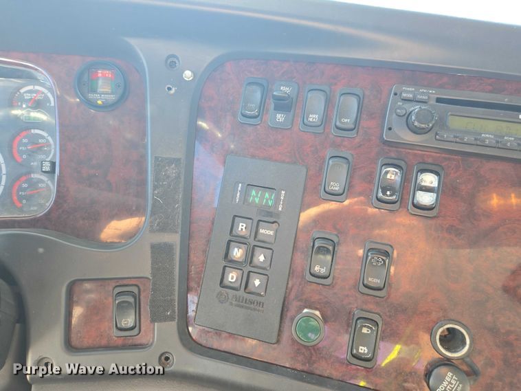 image for item DH8685 2013 Freightliner Business Class M2 box truck