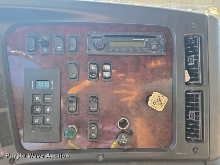 image for item DH8685 2013 Freightliner Business Class M2 box truck