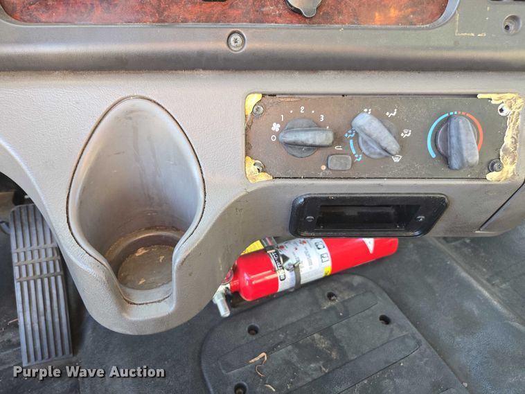 image for item DH8685 2013 Freightliner Business Class M2 box truck