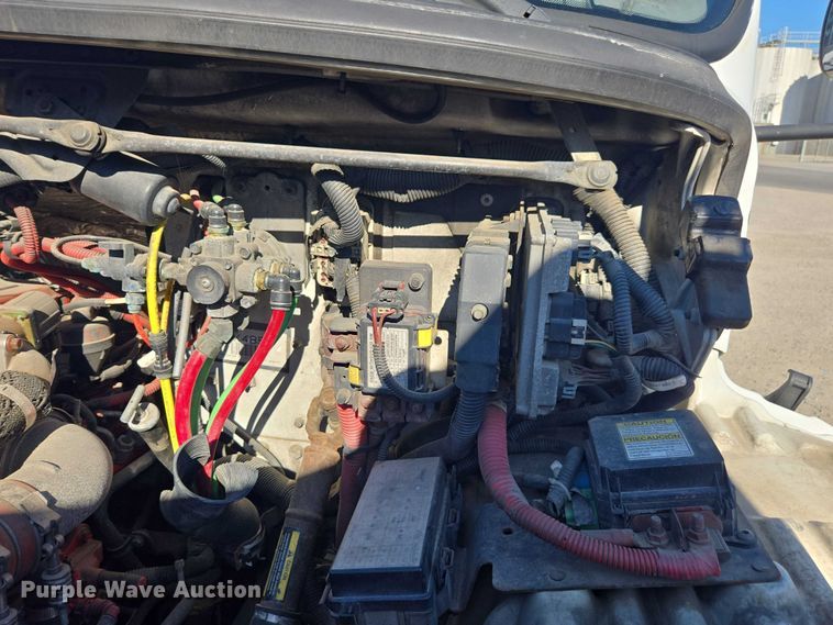 image for item DH8685 2013 Freightliner Business Class M2 box truck