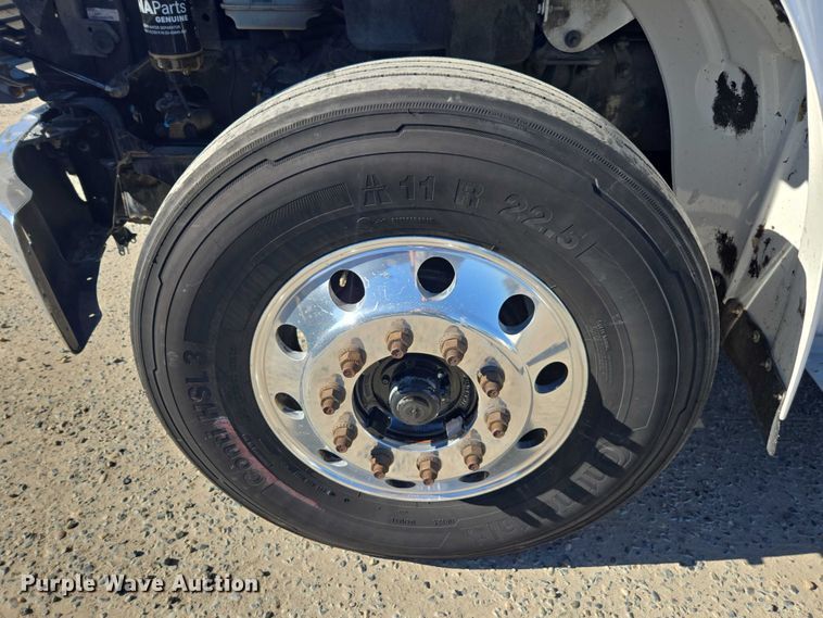 image for item DH8685 2013 Freightliner Business Class M2 box truck