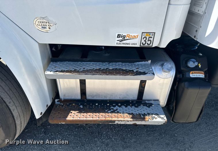 image for item DH8686 2014 Freightliner Business Class M2 box truck