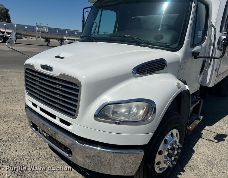 image for item DH8686 2014 Freightliner Business Class M2 box truck