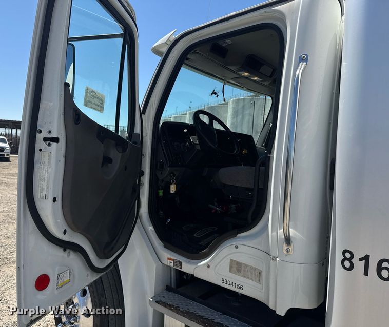 image for item DH8686 2014 Freightliner Business Class M2 box truck