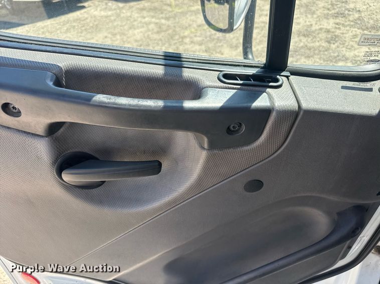 image for item DH8686 2014 Freightliner Business Class M2 box truck