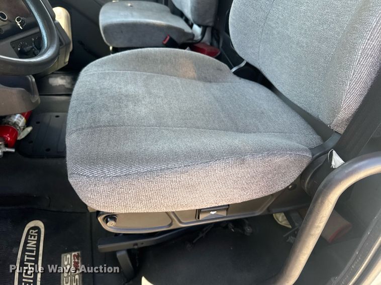 image for item DH8686 2014 Freightliner Business Class M2 box truck