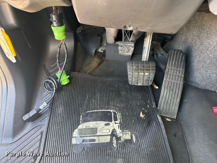 image for item DH8686 2014 Freightliner Business Class M2 box truck