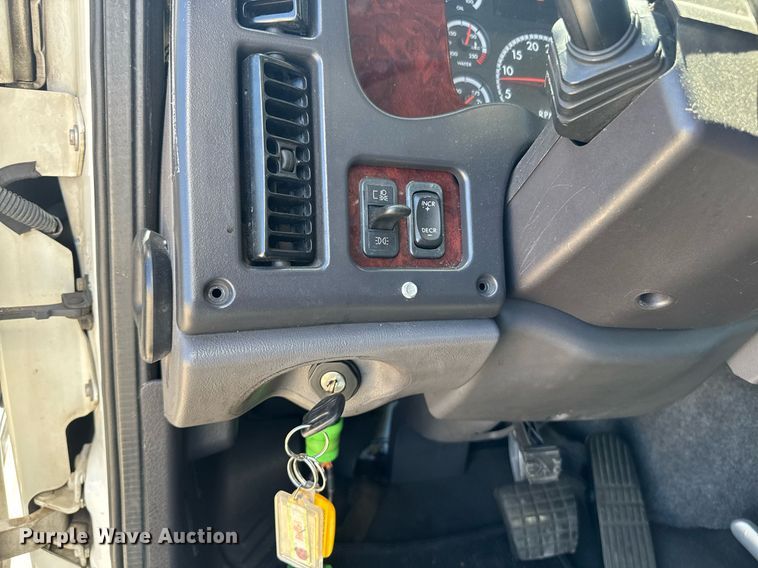 image for item DH8686 2014 Freightliner Business Class M2 box truck